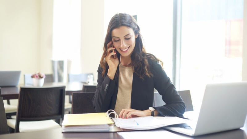 Gestion administrative : 5 raisons d’engager un assistant freelance pour votre entreprise